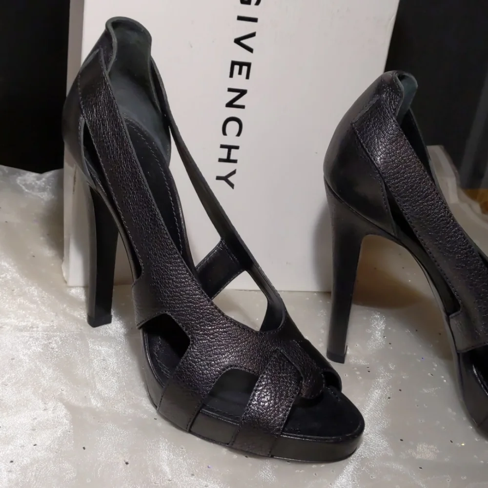 Givenchy Black Malabar Heel - Picture 2 of 14